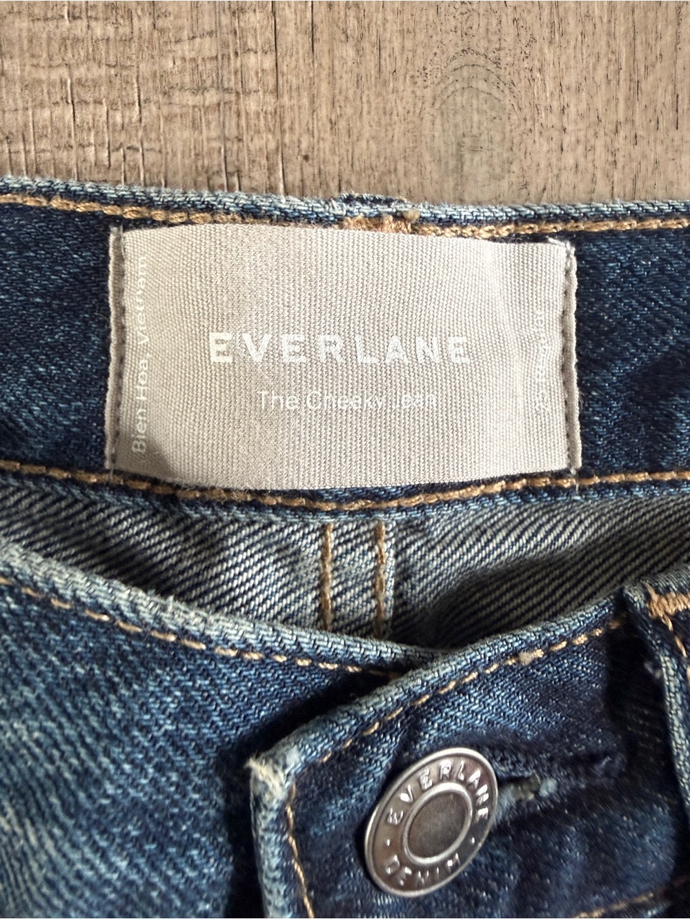 Everlane Distressed Cheeky Jean 25R - Picture 10 of 12